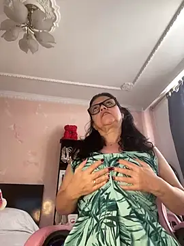 Snapshot of Sharongirl07 chatting on 02/16/25, 04:21 Sharongirl07 online show from 02/16/25, 04:21