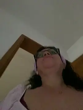 Snapshot of Sharongirl07 chatting on 03/07/25, 01:29 Sharongirl07 online show from 03/07/25, 01:29