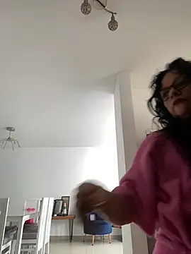 Snapshot of Sharongirl07 chatting on 11/15/25, 12:23 Sharongirl07 online show from 11/15/25, 12:23