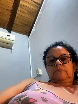 Snapshot of Sharongirl07 chatting on 11/18/25, 01:44 Sharongirl07 online show from 11/18/25, 01:44