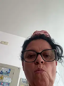 Snapshot of Sharongirl07 chatting on 11/19/25, 03:45 Sharongirl07 online show from 11/19/25, 03:45