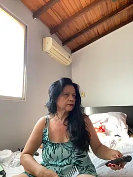 Snapshot of Sharongirl07 chatting on 11/22/25, 12:48 Sharongirl07 online show from 11/22/25, 12:48