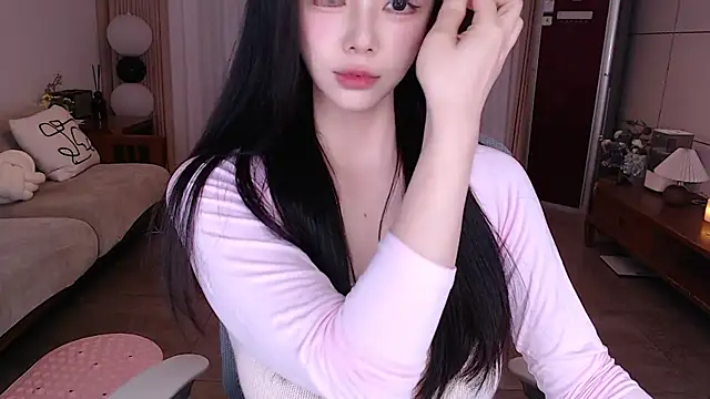 sweateanv  online show from 04/08/26, 10:04