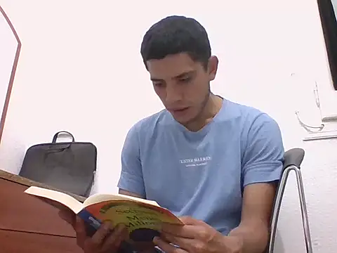 Snapshot of Deportist chatting on 10/30/25, 10:32 Deportist online show from 10/30/25, 10:32