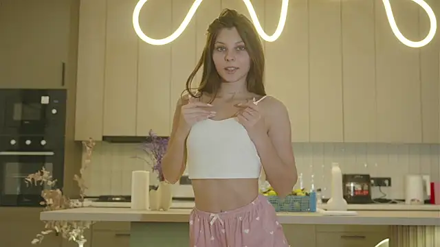 whisper of love online show from 10/27/25, 02:15