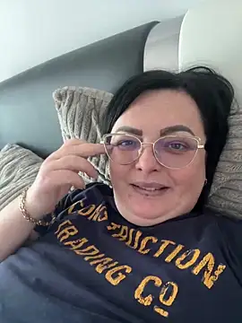 Amandamuller1982 online show from 12/19/24, 11:07