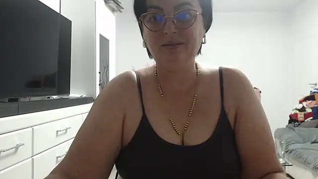 Snapshot of Amandamuller1982 chatting on 11/01/25, 08:00 Amandamuller1982 online show from 11/01/25, 08:00