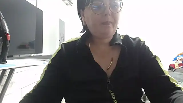 Snapshot of Amandamuller1982 chatting on 11/11/25, 02:11 Amandamuller1982 online show from 11/11/25, 02:11