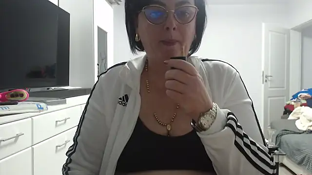 Snapshot of Amandamuller1982 chatting on 11/13/25, 12:53 Amandamuller1982 online show from 11/13/25, 12:53