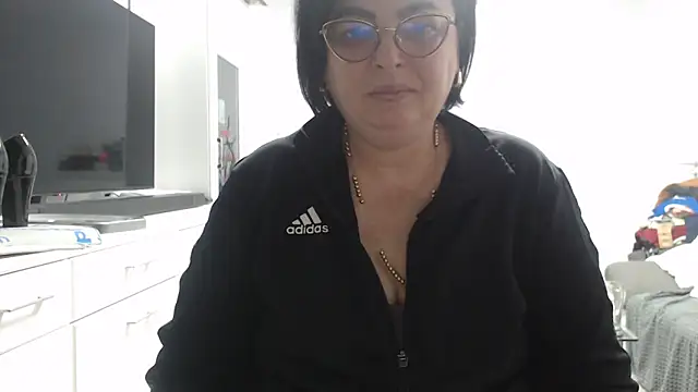 Snapshot of Amandamuller1982 chatting on 11/16/25, 10:37 Amandamuller1982 online show from 11/16/25, 10:37