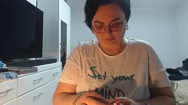 Amandamuller1982 online show from 04/07/26, 07:47