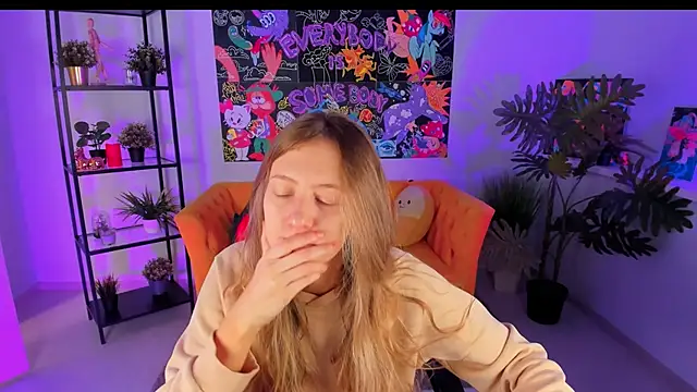 Snapshot of Sharon_Evansi chatting on 12/22/24, 09:33 Sharon Evansi online show from 12/22/24, 09:33