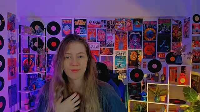 Snapshot of Sharon_Evansi chatting on 03/22/25, 11:32 Sharon Evansi online show from 03/22/25, 11:32