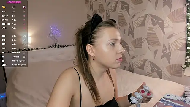 Snapshot of ViolaBloom22 chatting on 01/25/25, 06:46 ViolaBloom22 online show from 01/25/25, 06:46