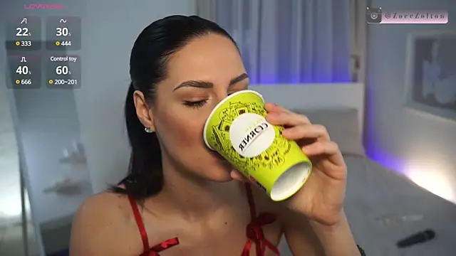 Snapshot of ZoeeZolton chatting on 01/04/25, 12:05 ZoeeZolton online show from 01/04/25, 12:05