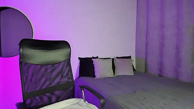 Snapshot of SaraMilf_69 chatting on 02/17/25, 04:48 SaraMilf 69 online show from 02/17/25, 04:48