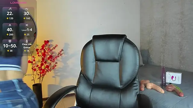 Snapshot of SaraMilf_69 chatting on 11/27/25, 02:08 SaraMilf 69 online show from 11/27/25, 02:08