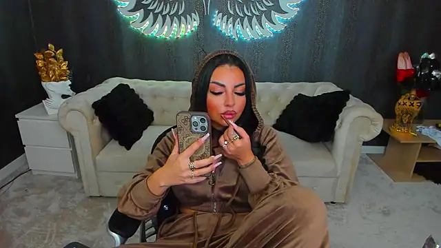 Snapshot of anemarieejolie chatting on 12/16/25, 05:18 anemarieejolie online show from 12/16/25, 05:18