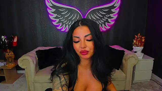 Snapshot of anemarieejolie chatting on 12/17/25, 05:30 anemarieejolie online show from 12/17/25, 05:30