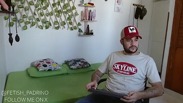 Snapshot of fetish_padrino chatting on 02/02/25, 05:04 fetish padrino online show from 02/02/25, 05:04