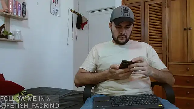 Snapshot of fetish_padrino chatting on 03/13/25, 03:28 fetish padrino online show from 03/13/25, 03:28
