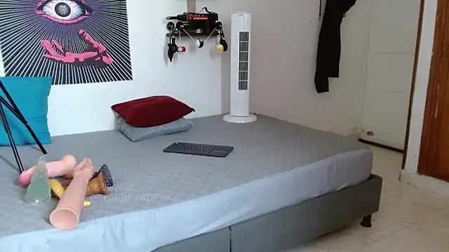 Snapshot of fetish_padrino chatting on 09/16/25, 02:40 fetish padrino online show from 09/16/25, 02:40