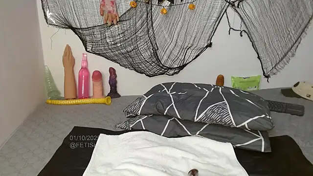 Snapshot of fetish_padrino chatting on 10/02/25, 03:13 fetish padrino online show from 10/02/25, 03:13