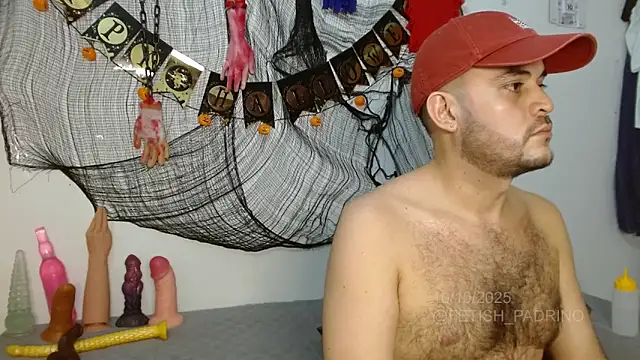 Snapshot of fetish_padrino chatting on 10/11/25, 04:33 fetish padrino online show from 10/11/25, 04:33