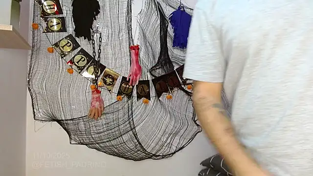 Snapshot of fetish_padrino chatting on 10/11/25, 06:39 fetish padrino online show from 10/11/25, 06:39