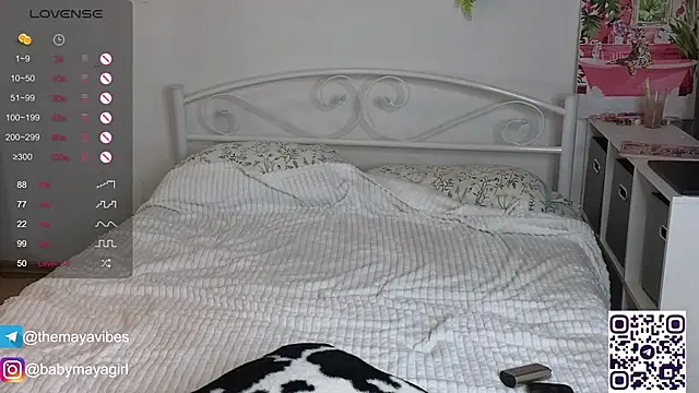 Snapshot of Maya_Rave chatting on 09/13/25, 03:50 Maya Rave online show from 09/13/25, 03:50