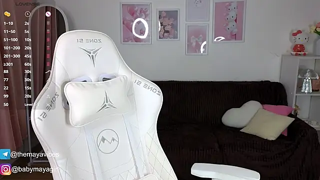 Snapshot of Maya_Rave chatting on 10/22/25, 03:51 Maya Rave online show from 10/22/25, 03:51