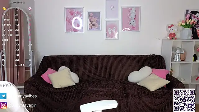 Snapshot of Maya_Rave chatting on 10/24/25, 03:47 Maya Rave online show from 10/24/25, 03:47