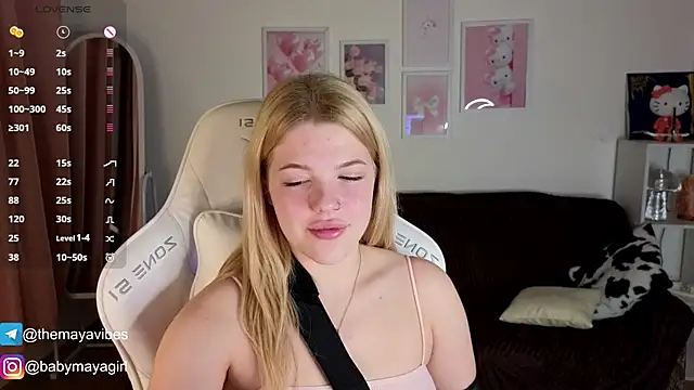 Snapshot of Maya_Rave chatting on 11/23/25, 02:11 Maya Rave online show from 11/23/25, 02:11