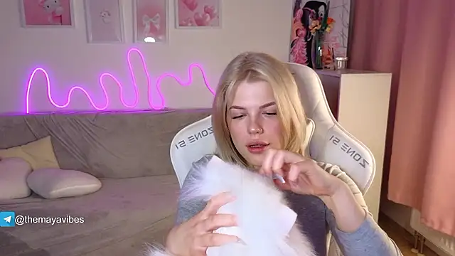 Maya Rave online show from 02/01/26, 03:27