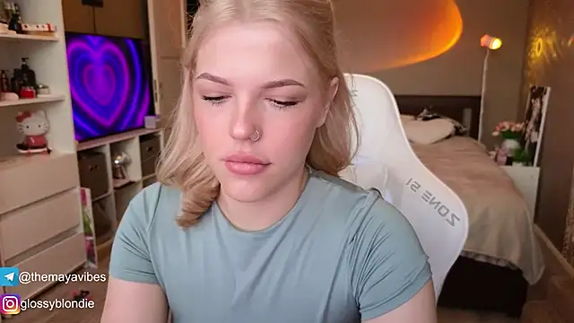 Maya Rave online show from 04/08/26, 03:39