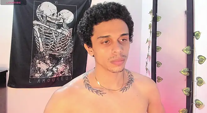 Snapshot of Aroonn_b chatting on 01/23/25, 12:04 Aroonn b online show from 01/23/25, 12:04