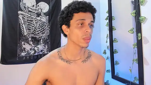 Snapshot of Aroonn_b chatting on 01/24/25, 10:41 Aroonn b online show from 01/24/25, 10:41