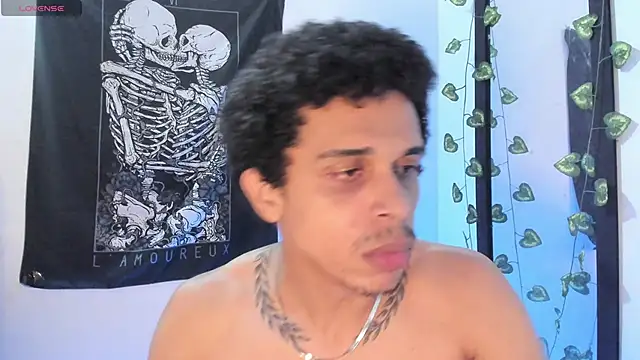 Snapshot of Aroonn_b chatting on 01/28/25, 01:18 Aroonn b online show from 01/28/25, 01:18