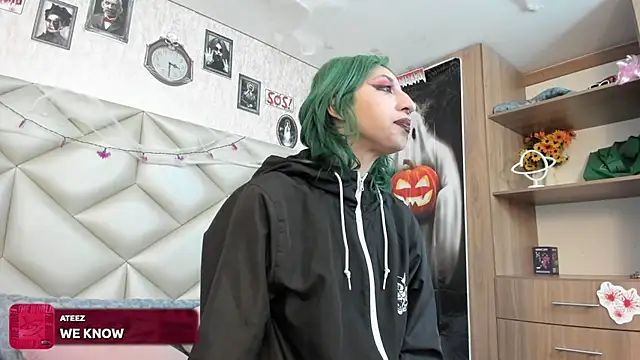 Im gaia online show from 10/26/25, 12:44