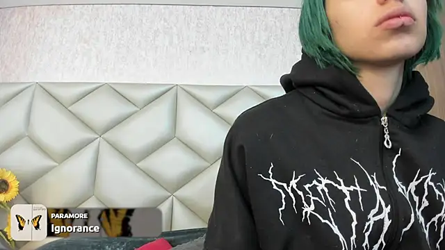 Im gaia online show from 11/23/25, 12:05