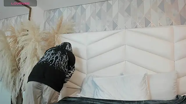 Im gaia online show from 12/21/25, 12:12