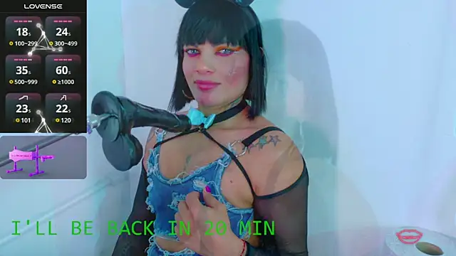 Snapshot of la_mazona chatting on 03/17/25, 10:38 la mazona online show from 03/17/25, 10:38