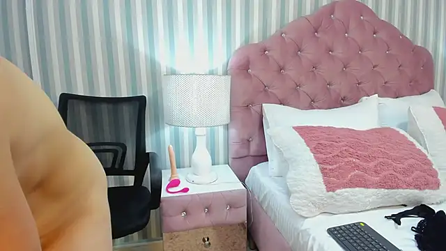 HazelMoret online show from 02/26/25, 02:57