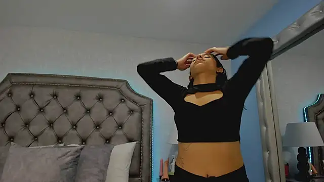 HazelMoret online show from 09/11/25, 11:43