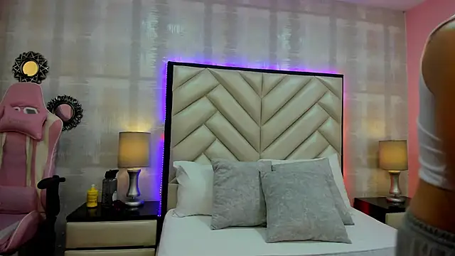 HazelMoret online show from 09/17/25, 11:34