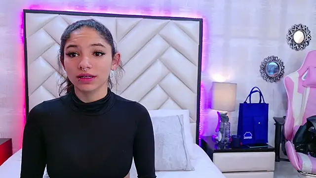 HazelMoret online show from 09/19/25, 11:33