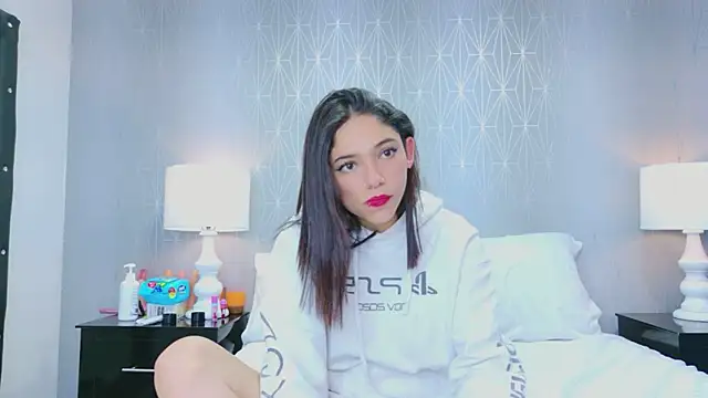 HazelMoret online show from 02/08/26, 03:37