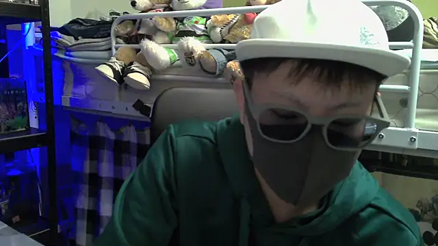 Snapshot of Owl1216 chatting on 12/10/24, 12:16 Owl1216 online show from 12/10/24, 12:16