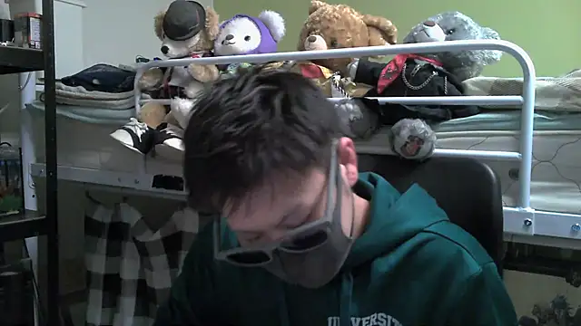 Snapshot of Owl1216 chatting on 12/21/24, 01:42 Owl1216 online show from 12/21/24, 01:42