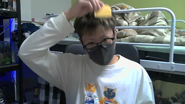 Snapshot of Owl1216 chatting on 03/01/25, 12:12 Owl1216 online show from 03/01/25, 12:12